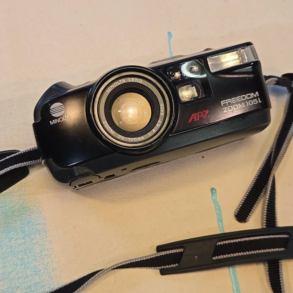 Minolta Freedom Zoom 105L APZ 35mm Film Camera BLK UNTESTED 35-105mm Strap Japan